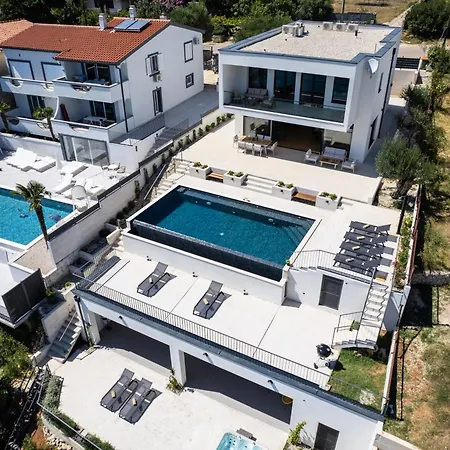 Villa Flores *